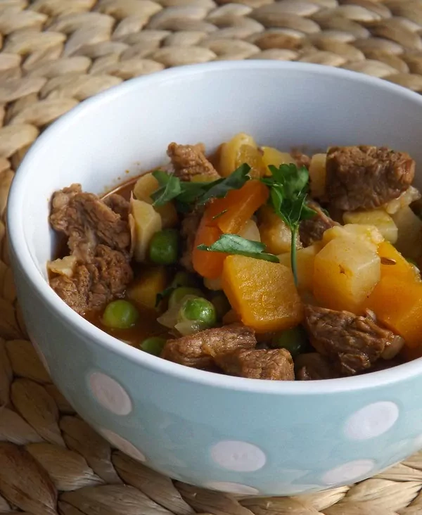 Gesunder Rindfleischeintopf mit Gemüse