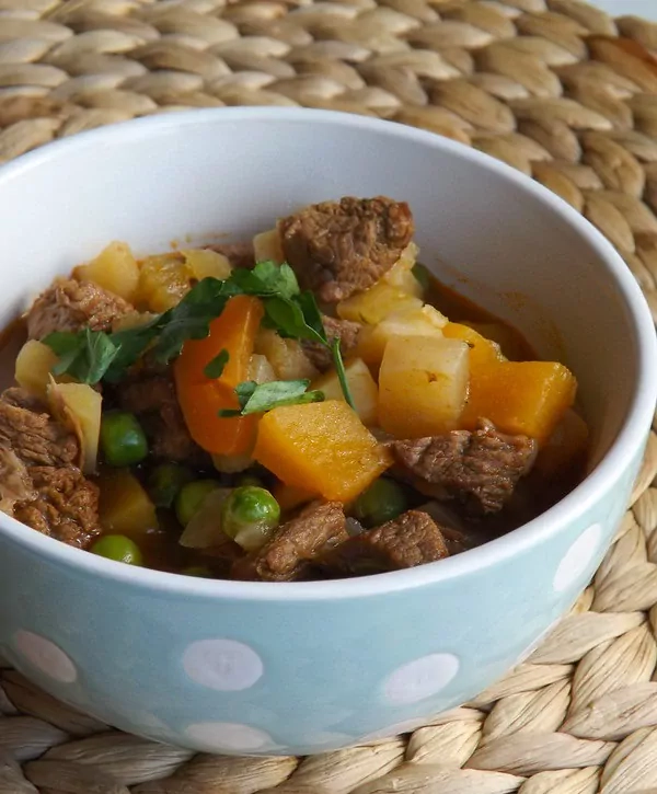 Gesunder Rindfleischeintopf mit Gemüse