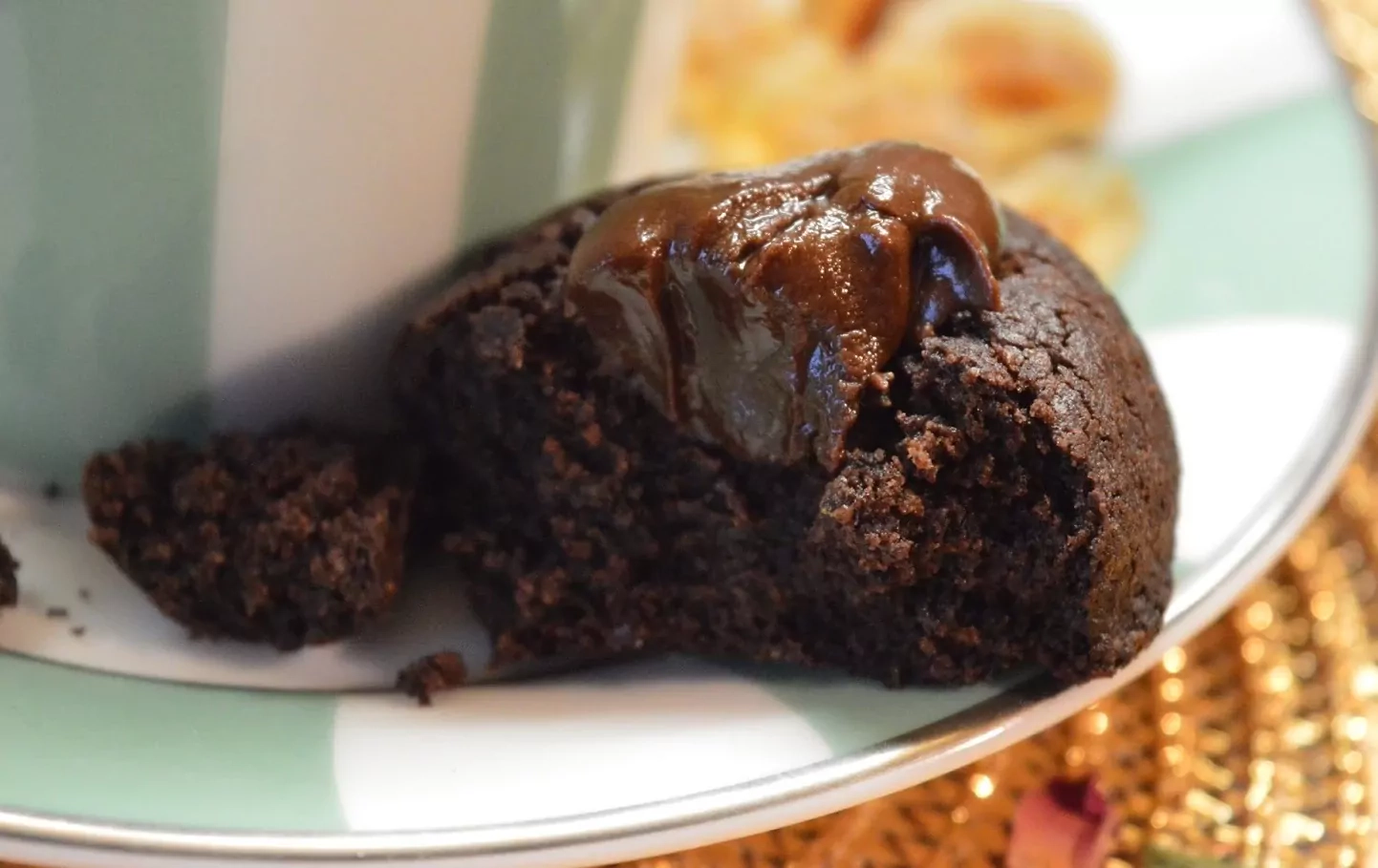 Мягкие шоколадные печенье шоколадной начинкой – отлично сочетаются с кофе!