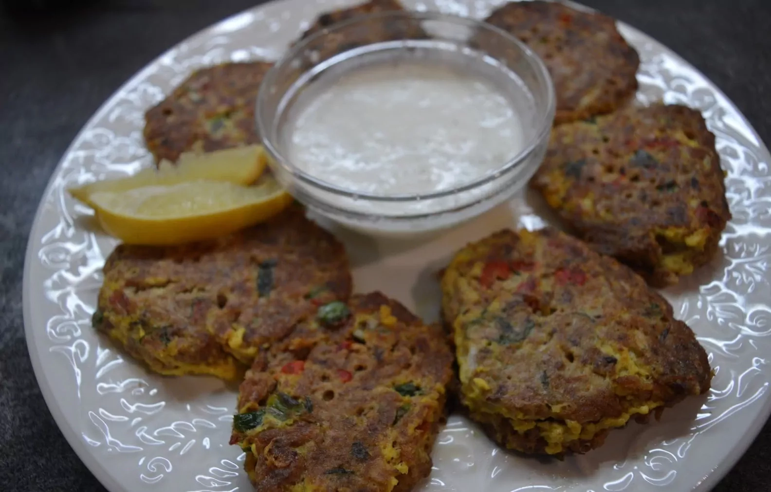 Пирожки-блинчики с тунцом на скорую руку (особенное блюдо всего за 10 минут!)