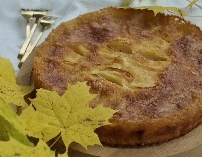 Obuolių pyragas su traškučiu (traškia plutele)
