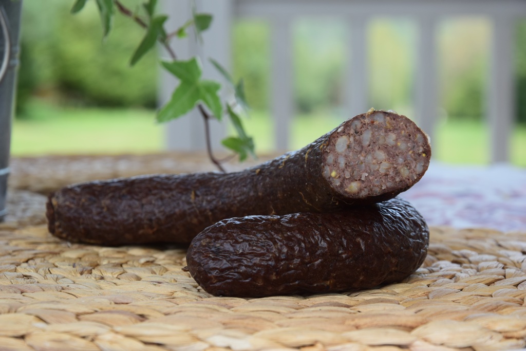 How to prepare a polish blood sausage/black pudding {kaszanka, kiszka
