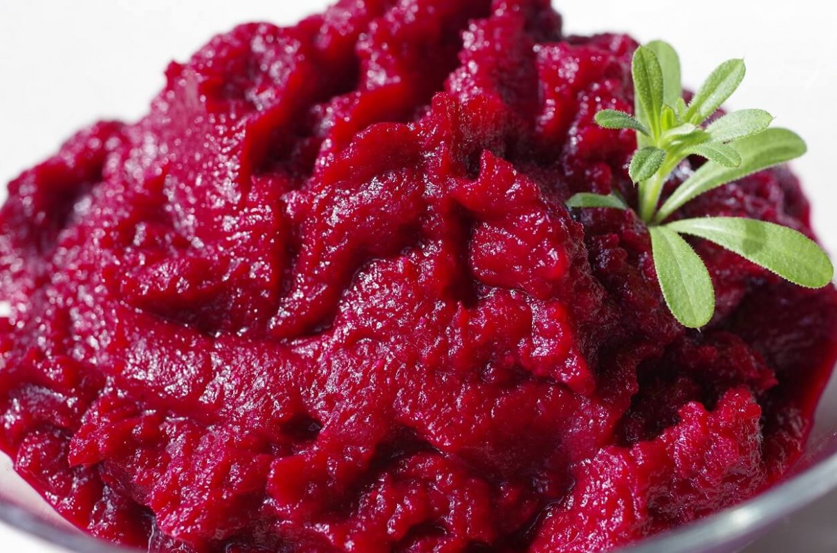 Polish Horseradish with Beets {Ćwikła z Chrzanem}