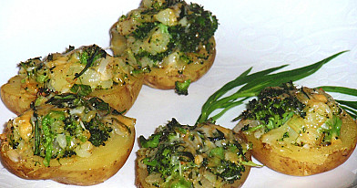 Keptos bulvės, įdarytos brokoliais - būtinai pamėginkite!