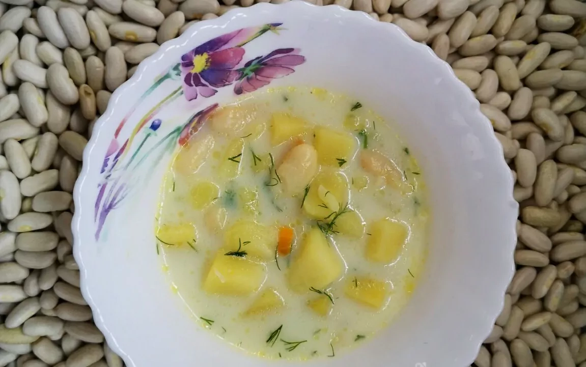 Молочный суп с фасолью и макаронами – одной тарелки будет мало!
