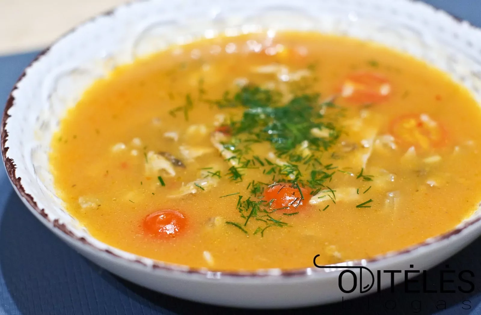 Замечательный суп с утиным бульоном, рисом и помидорами черри