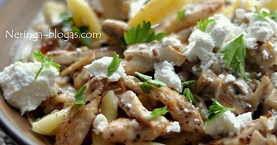 Курица с макаронами и грибным соусом