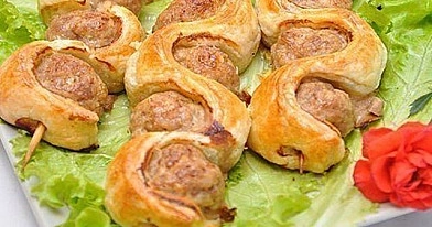 Šašlykai iš faršo su sluoksniuota tešla.Nepatingėkite ir paruoškite šį originalų patiekalą savo šeimai jau šiandien!