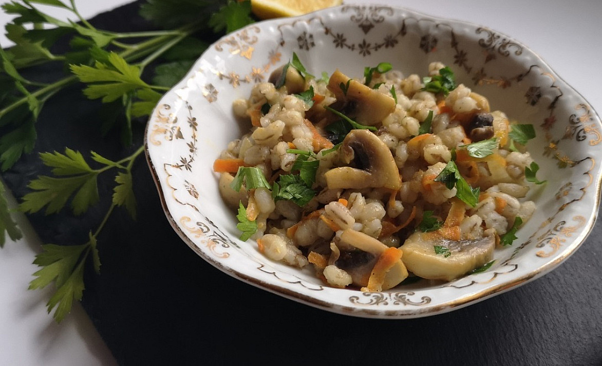 Салат из перловки с печенью