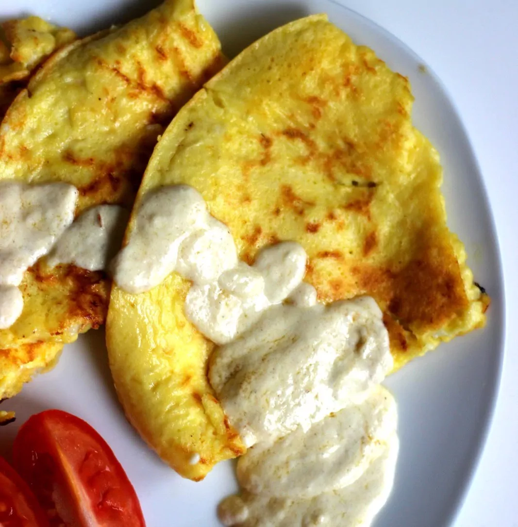 Kiaušinienė - omletas su grūdėta varške keptuvėje arba orkaitėje