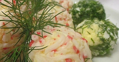 Labai skanus užkandis: Pikantiški kiaušinių rutuliukai su krabų lazdelėmis