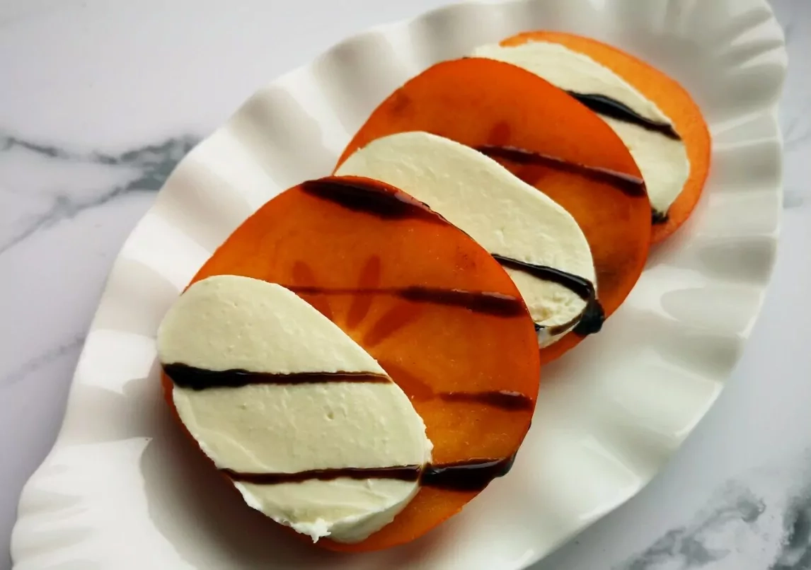 Persimonų ir mocarela užkandis - mėgstantiems sveikus užkandžius!