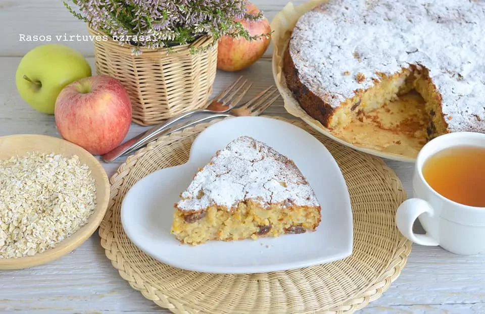 Paprastas avižinių dribsnių pyragas su obuoliais - netikėtai puikus skonis!