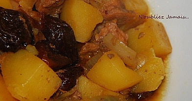 Тушёная свинина с черносливом и пивом