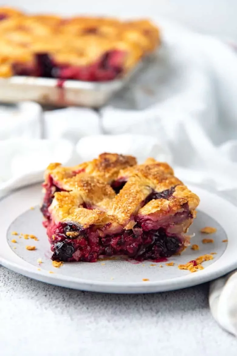 Greitas ir skanus uogų pyragas su grietine