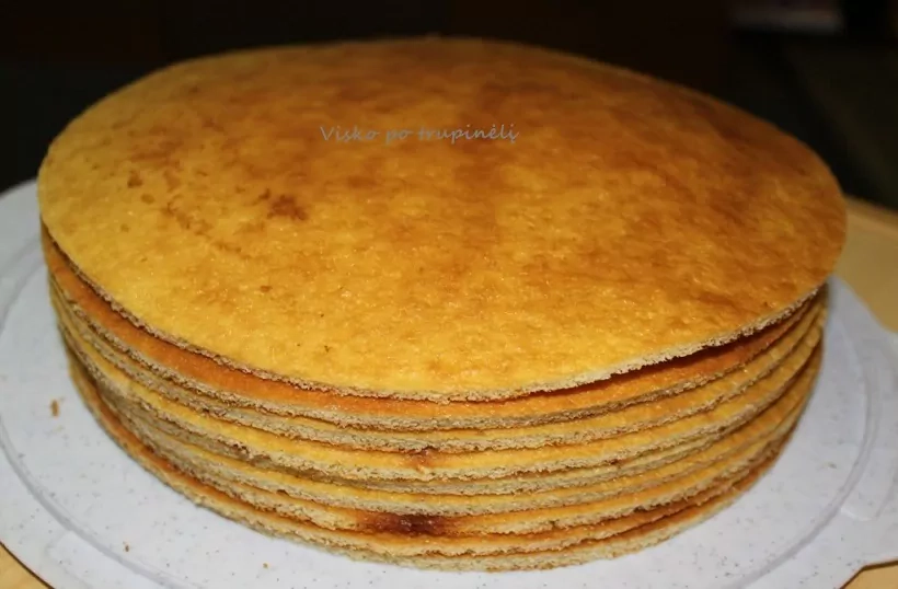 Торт со сметанным кремом, ананасами и киви от рамуне Торт со сметанным кремом, ананасами и киви от рамуне