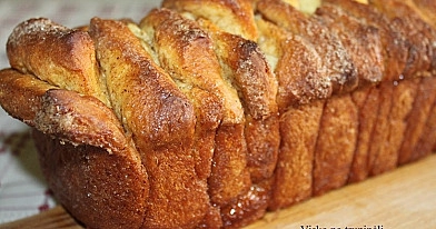 Пирог с коричными палочками