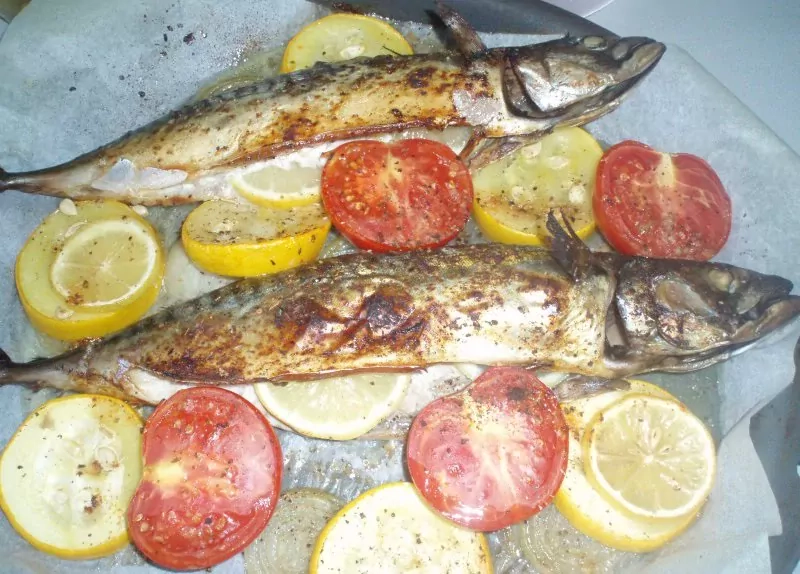 Kepta skumbrė su keptomis daržovėmis - kas bandė, tas labai gyrė!