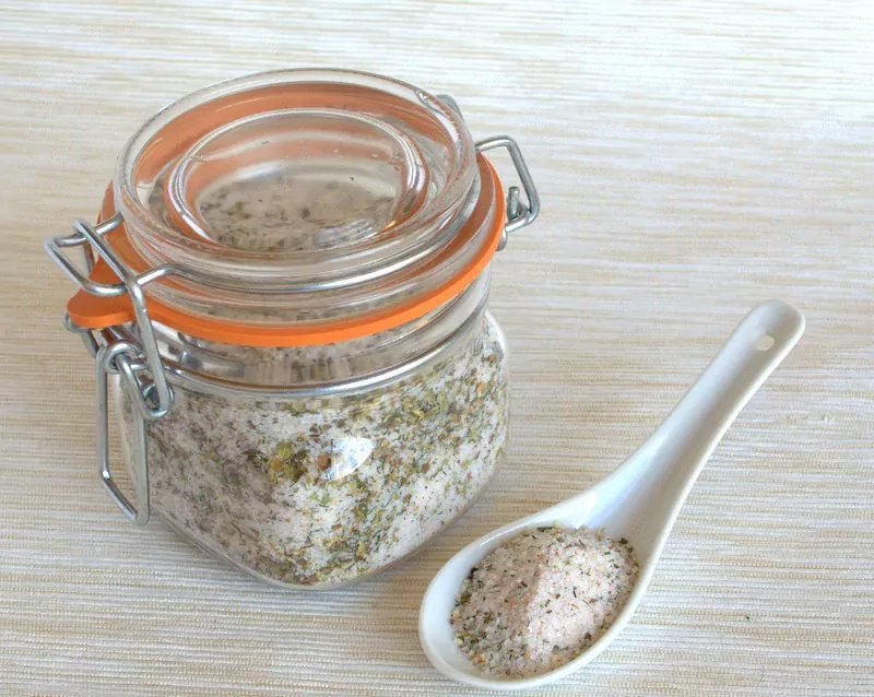 Naminė prieskoninė druska / mišinys - pakeis įvairius prieskonių mišinius!