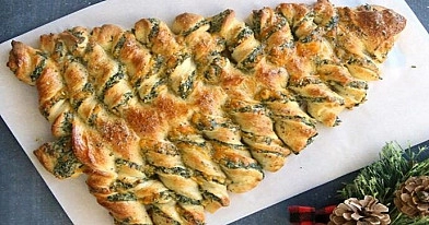 Nesaldus Kalėdinis pyragas "Kalėdinė eglutė" - tikra šventinio stalo puošmena!
