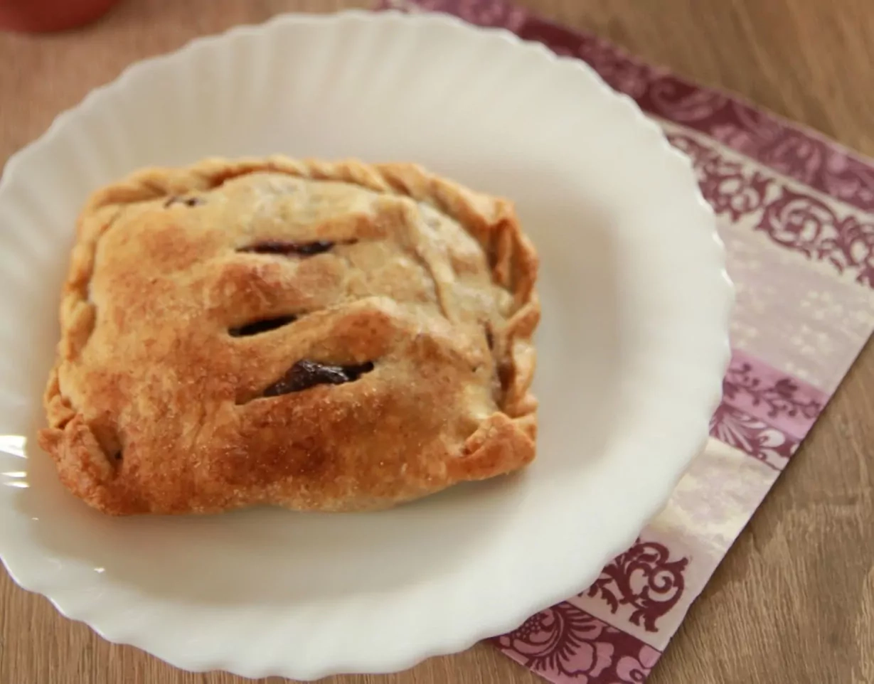 Веганские булочки с яблоками, шоколадом и грецкими орехами