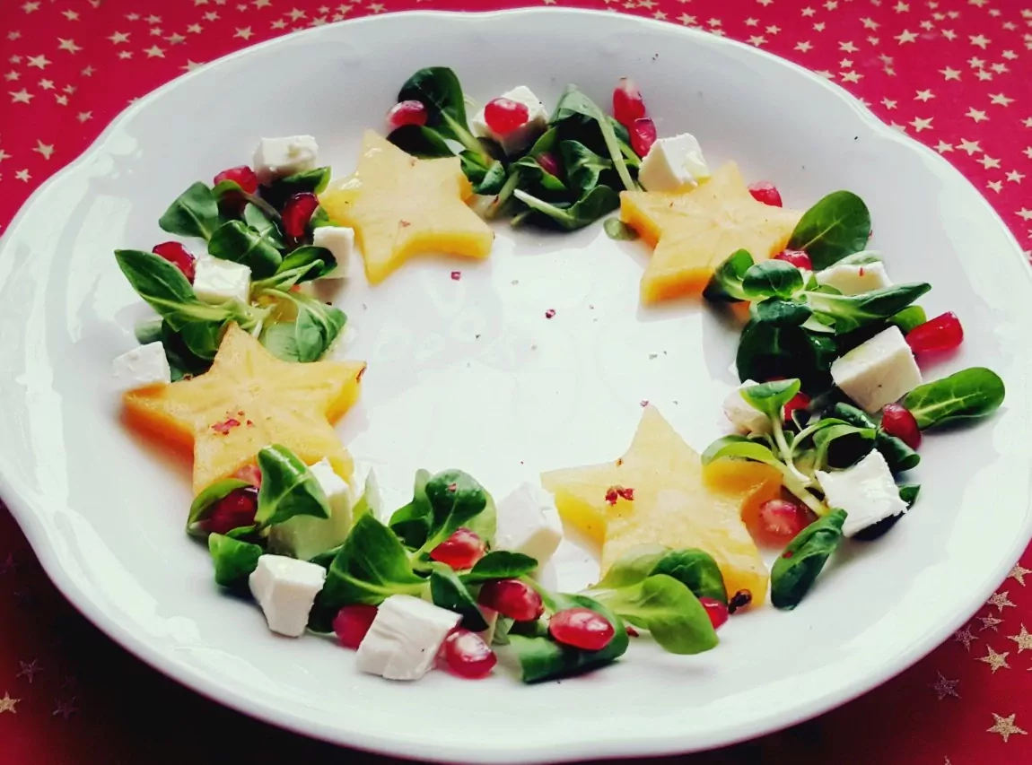 Šventinis salotų vainikas - puošnu, netikėta ir valgoma!