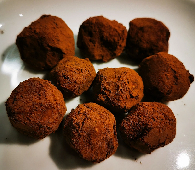 Keto mitybos desertas: Žemės riešutų sviesto "triufeliai"