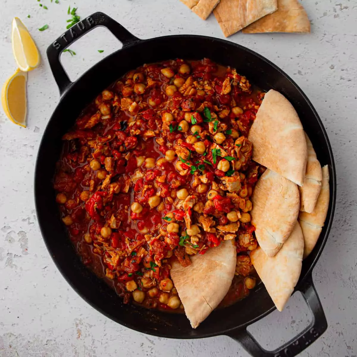 Indiškas avinžirnių ir vištienos troškinys su pomidorais