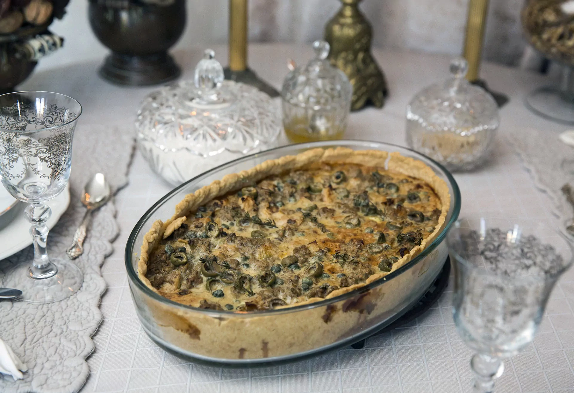 Пирог с тунцом и яблоками