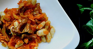 Keptų morkų mišrainė su voveraitėmis - privalo būti ant Kūčių stalo!