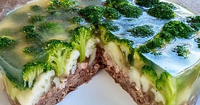 Užpiltinis mėsos tortas su daržovėmis, gaunasi nerealiai skanus ir labai gražus