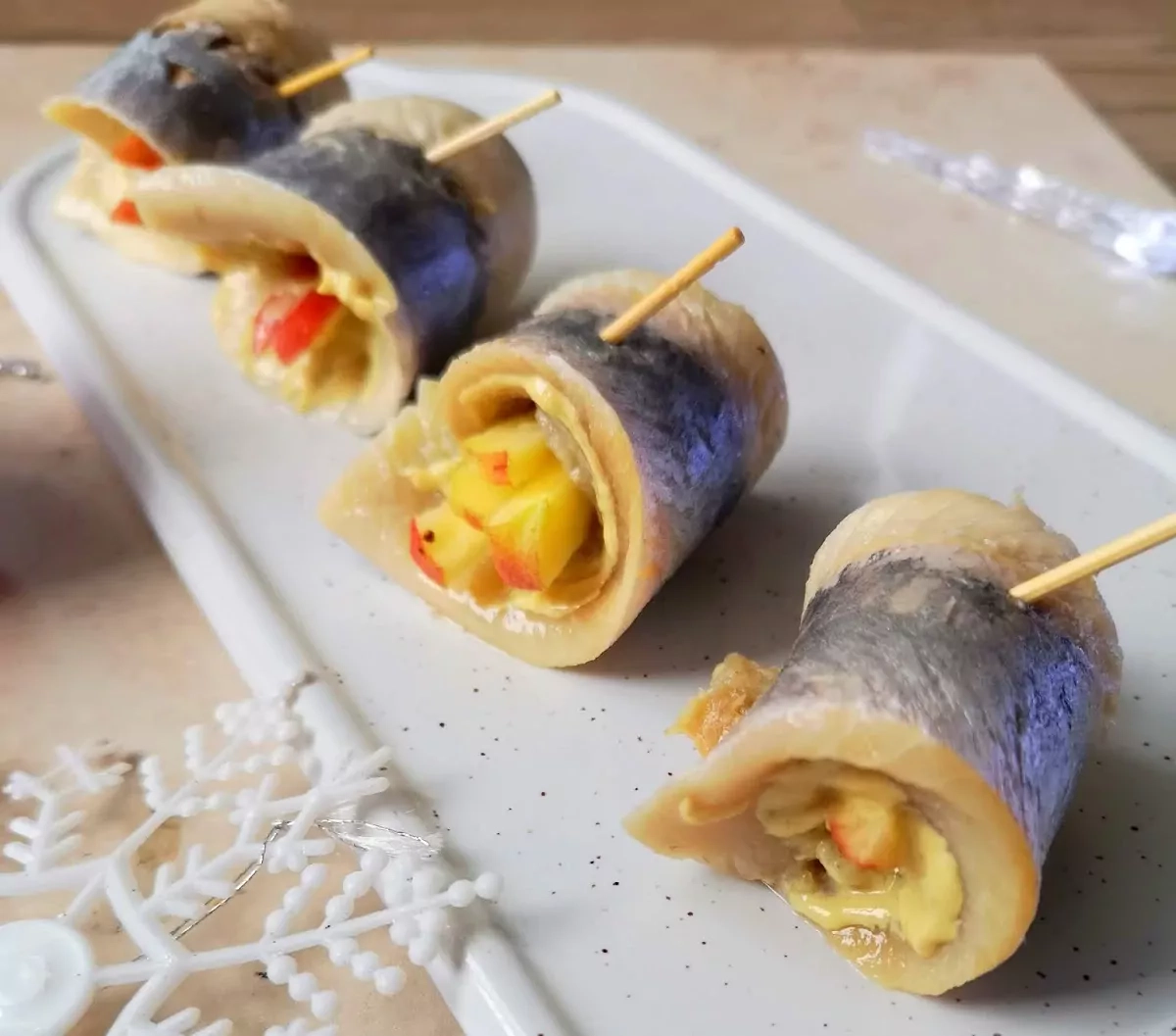 Šilti silkių suktinukai su obuoliais ir garstyčiomis