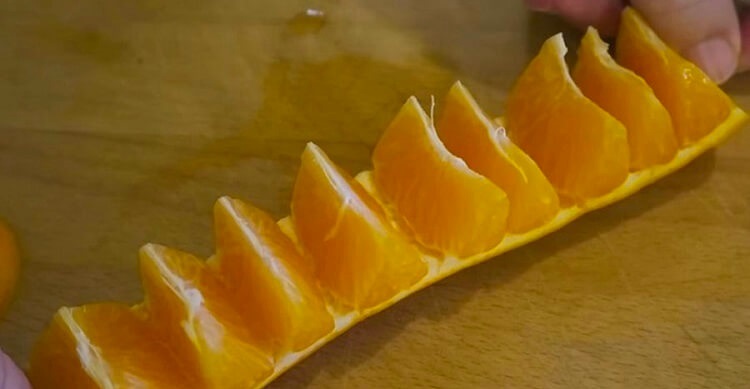 Kaip nulupti apelsiną per 10 sekundžių, nesusitepant rankų (video)