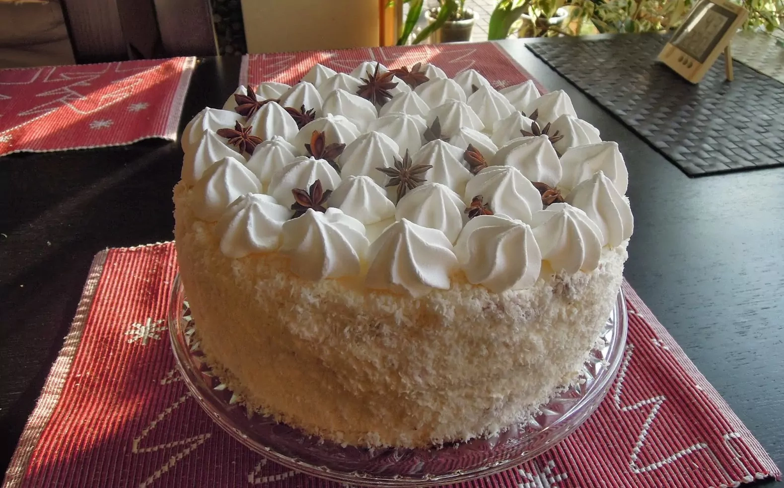 Dieviško skonio Kalėdinis šokoladinis tortas su vyšniomis