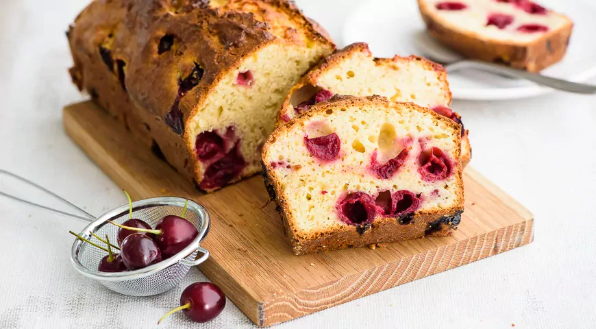 Varškės keksas su vyšniomis