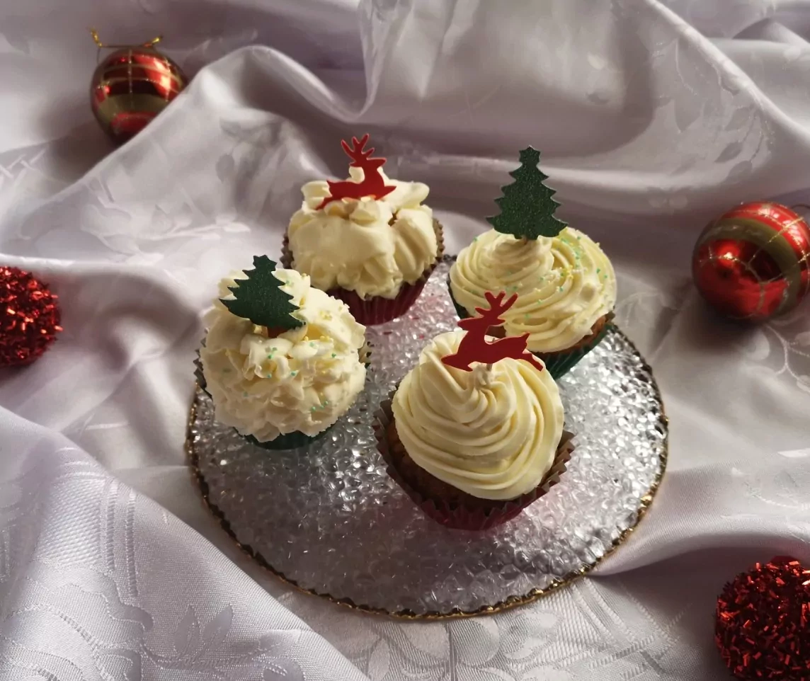 Keksiukai su baltu šokoladu ir spanguolėmis - labai šventiški!