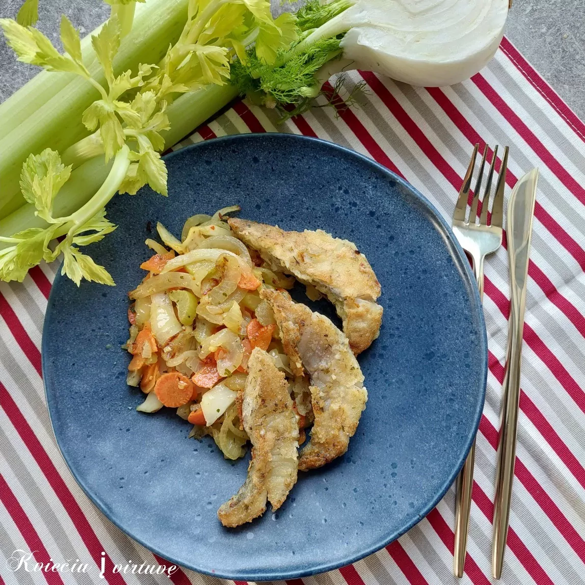 Keptuvėje kepta žuvis su pankolių ir salierų garnyru