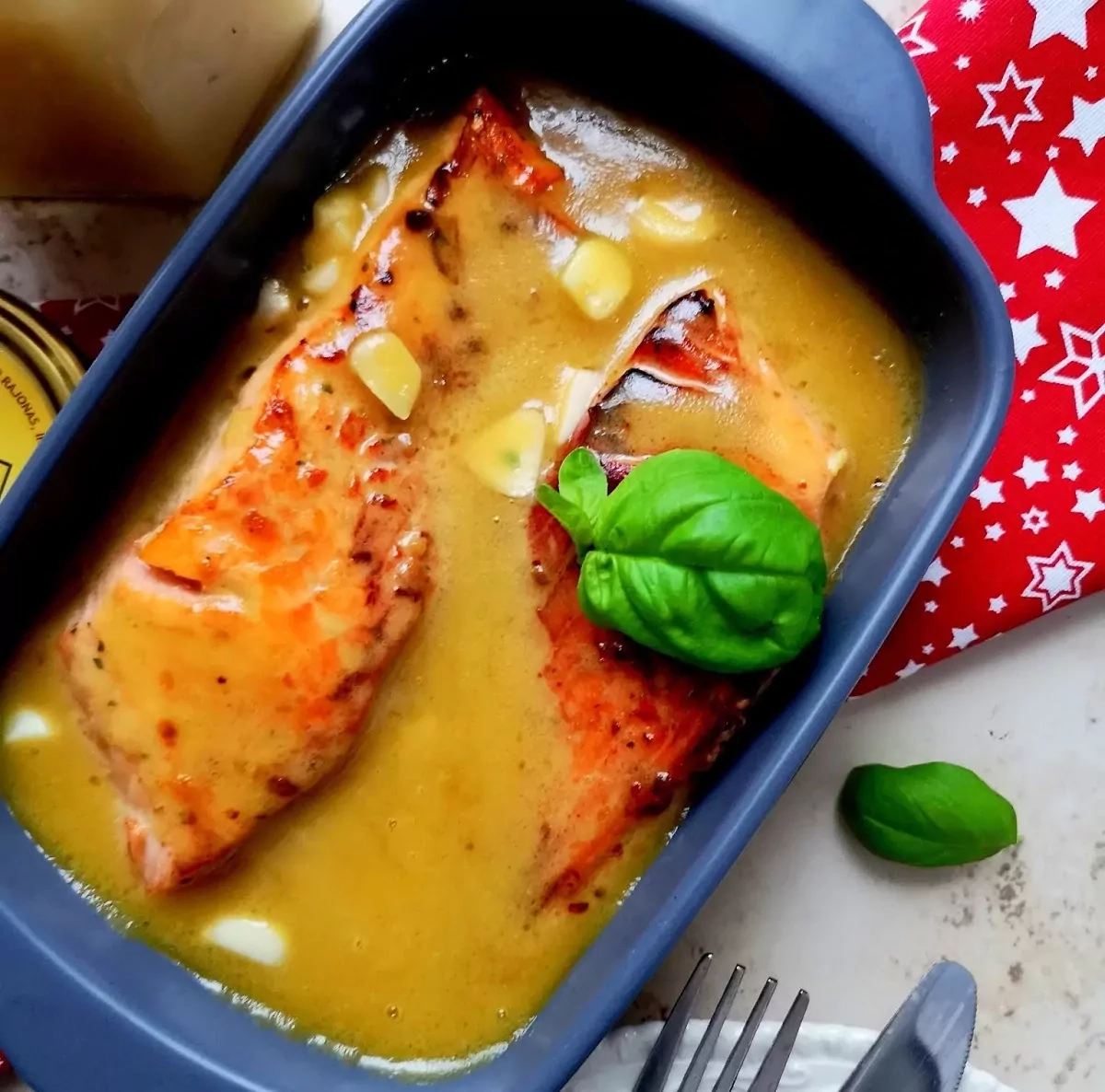 Keptas upėtakis medaus ir garstyčių padaže