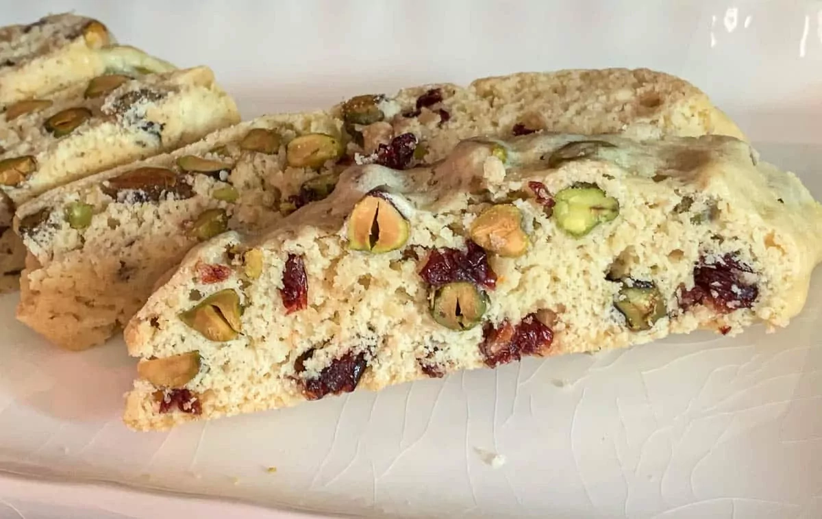 Biscotti su pistacijomis ir džiovintomis spanguolėmis