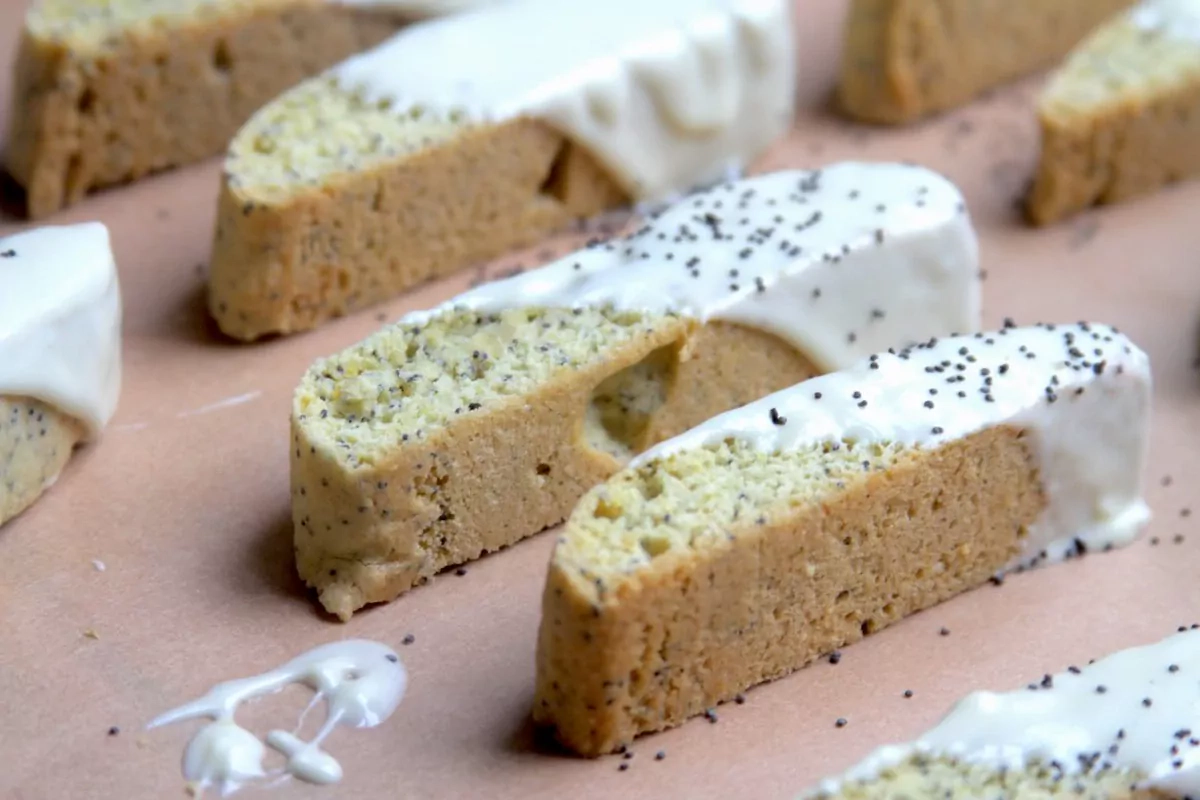 Citrininiai biscotti su aguonomis