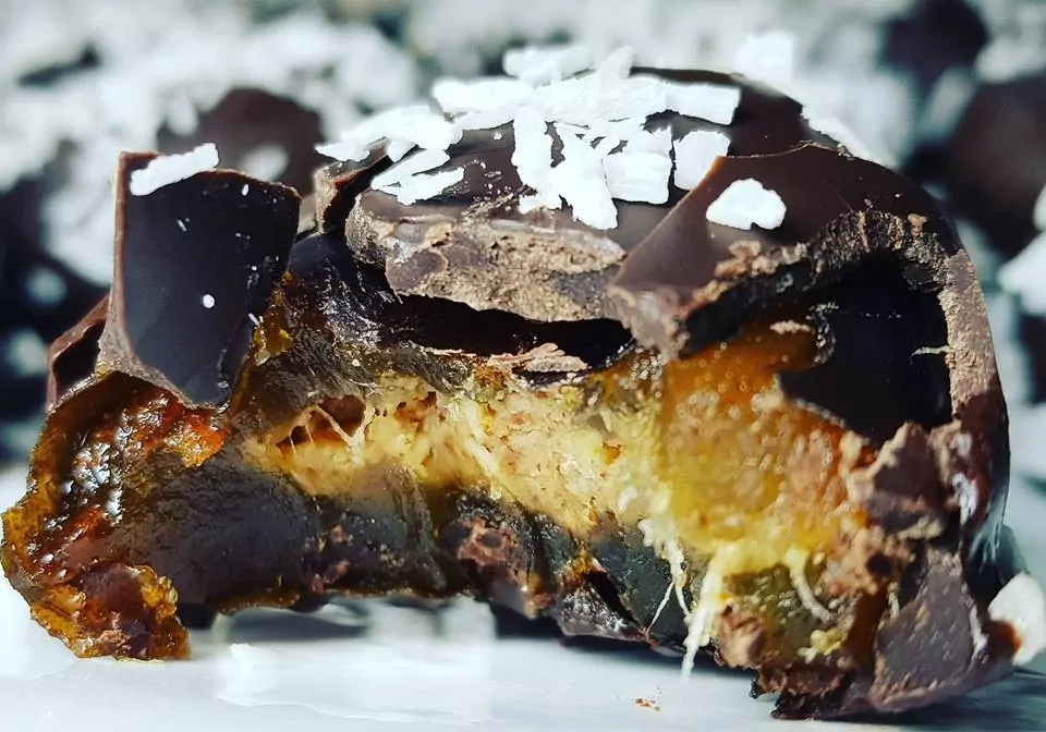Superinis desertas: Datulės šokolade su riešutų sviesto įdaru