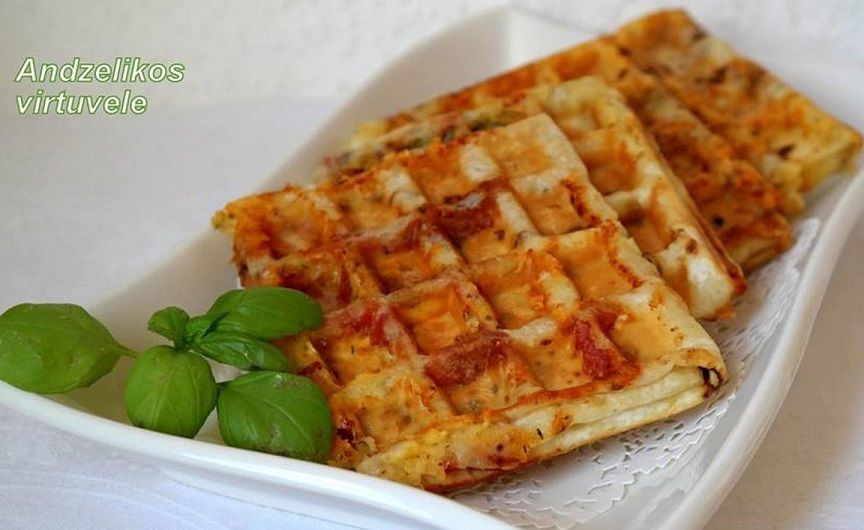 Vaflinėje kepti lavašo blyneliai su įdaru