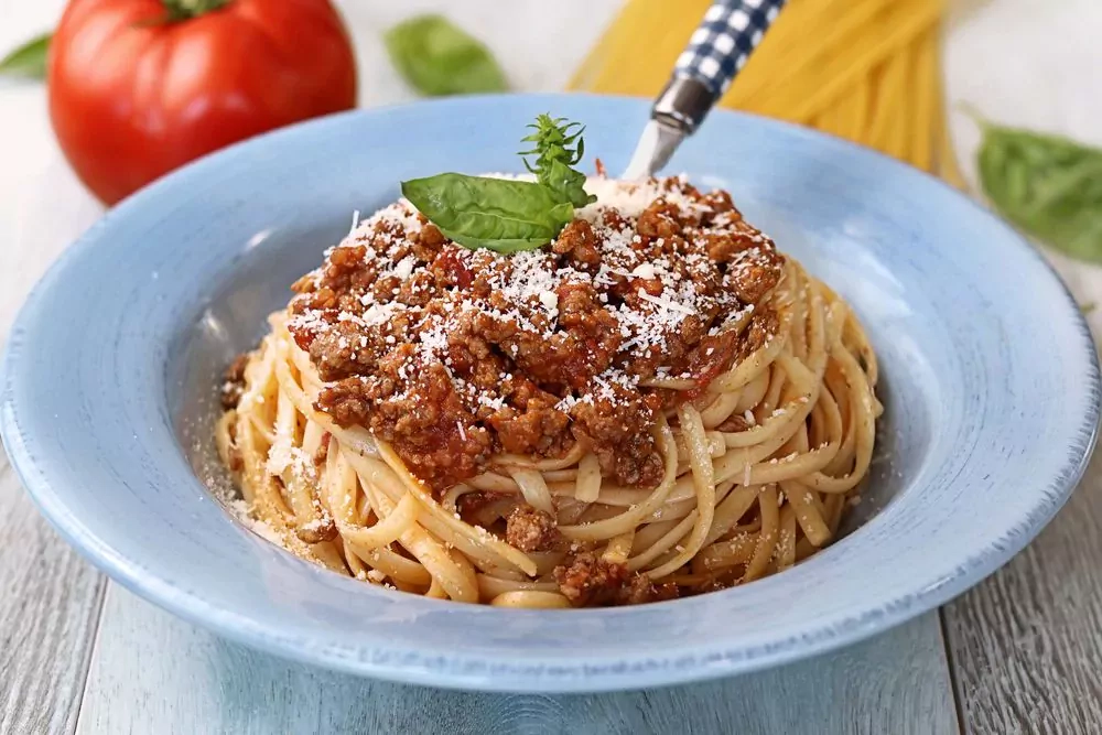 Makaronai: Spageti su faršu ir sūriu