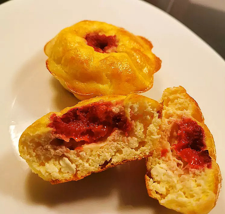 Easy to make KETO Raspberry cupcakes