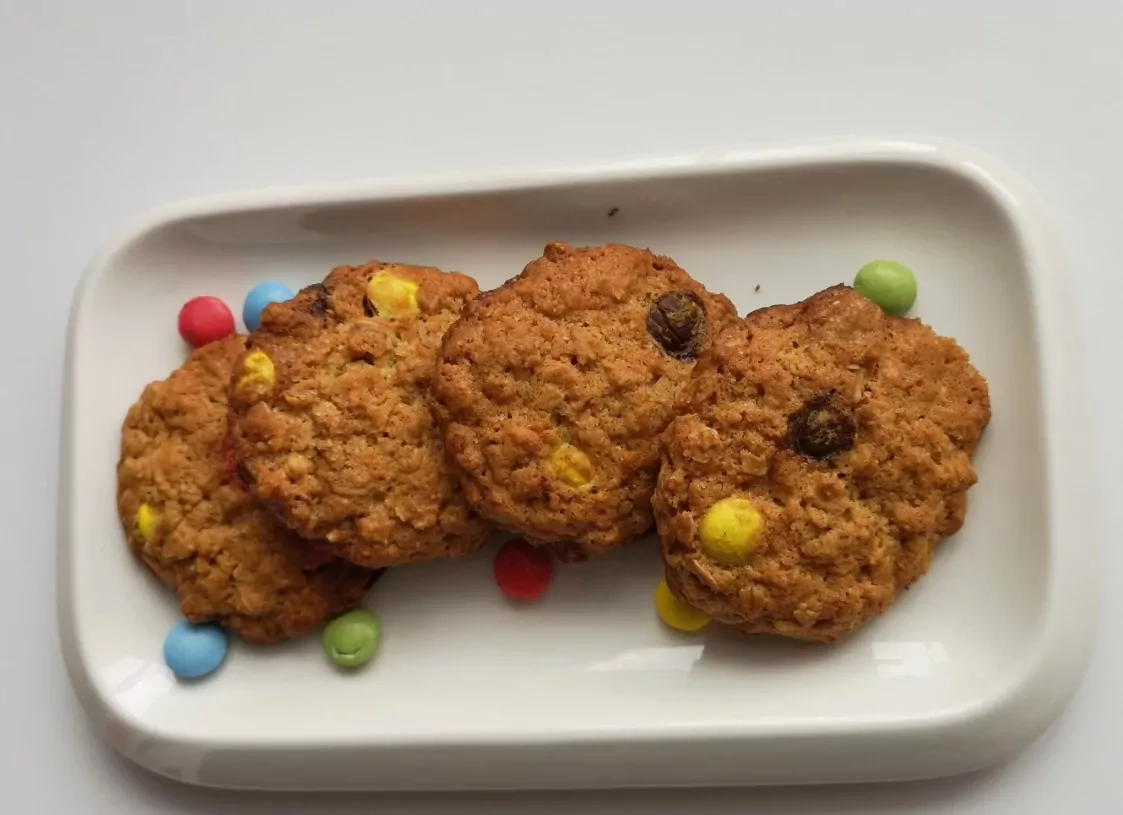 Avižiniai sausainiai su spalvotais saldainiukais - labai patiko šis receptas!