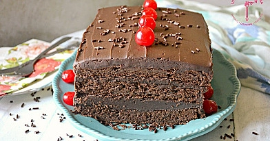 По-царски вкусный шоколадный торт с ромом и сушеными сливами