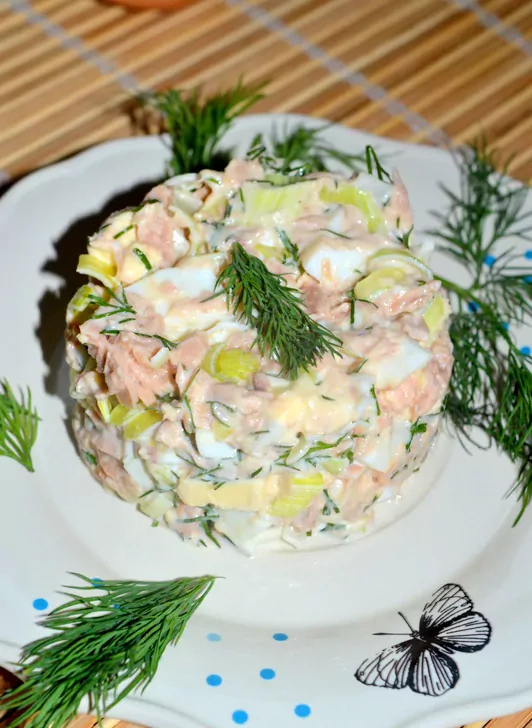 Kiaušinių, poro ir tuno mišrainė su majonezu