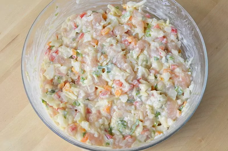 Vištienos kepsneliai su žiediniais kopūstais, paprika ir žalumynais