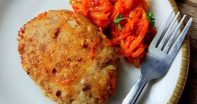 Pike (fish) cutlet with vegetables