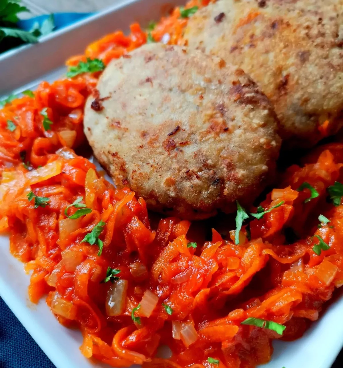 Pike (fish) cutlet with vegetables